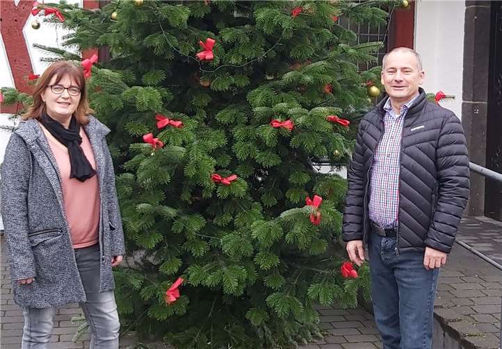 Barbara Goßler und Ortsbürgermeister Oliver Labonde. Foto: privat
