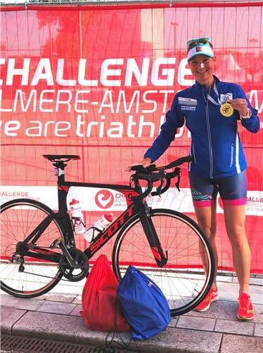 Barbara Grell mit ihrem Bike in Almere.Fotos: privat