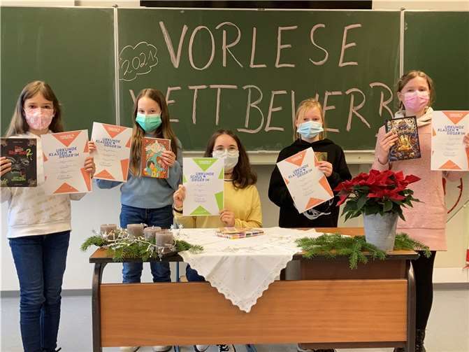 Barbara Kochems (6b), Lena Rademacher (6d), Ida Theisen (6c), Lara Pohl (6f), Finja Sonntag (6e).Foto: Pia Franzen