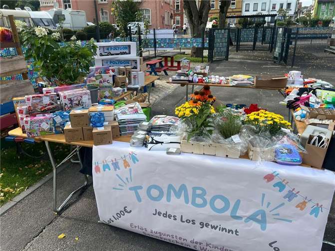 Basar-Highlights in Bad Breisig: Kleidung, Spielsachen und Babyausstattung. Fotos: privat