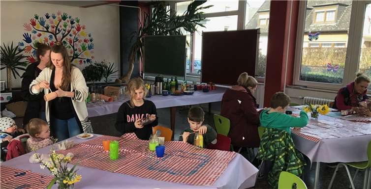 Bastelaktion beim Schillertreff.  Foto: Anna Janßen / Stadtverwaltung Lahnstein