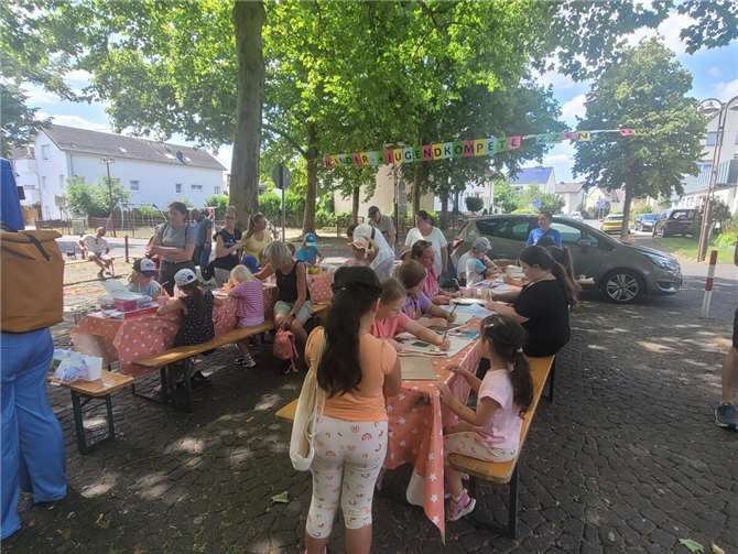 Bastelspaß organisiert vom Kinder- und Jugendkompetenzzentrum.