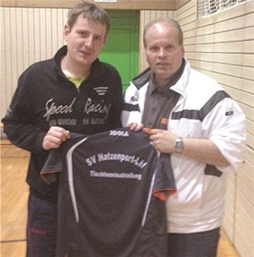 Bastian Breitling mit Abteilungsleiter Thomas Groß. Privat