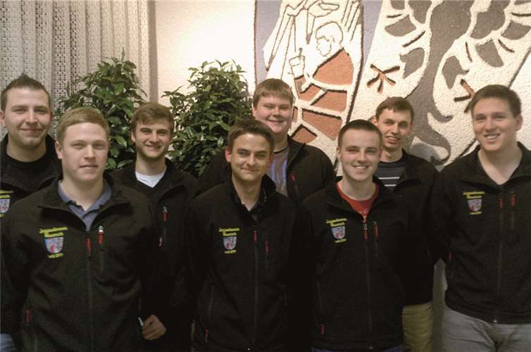 Bastian Doll, Marco Schwarz, Gereon Girgert, Jan Rörig, Ronny Willems, Christoph Robe, Christopher Walter, Josef Scheer (v.l.n.r.) stellen den neu gewählten Vorstand des Junggesellenvereins. privat