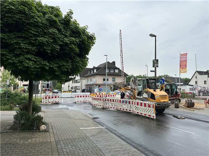 Bauarbeiten am Bahnübergang in Bad Bodendorf.  Foto: ROB