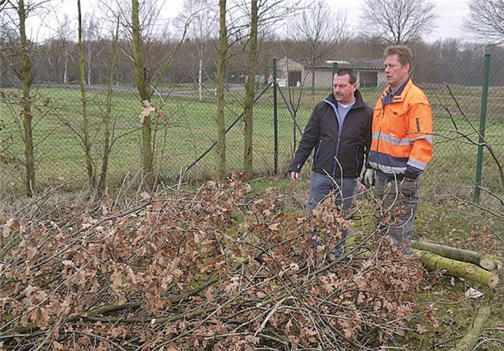 Baubetriebshofleiter Stefan Schumacher (li.) und Baubetriebshofmitarbeiter Peter Kagel. privat