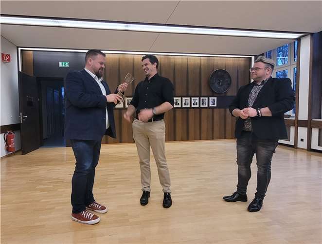 Bauer Dominic und Prinz André gaben Bürgermeister Mohr den Rathausschlüssel zurück.