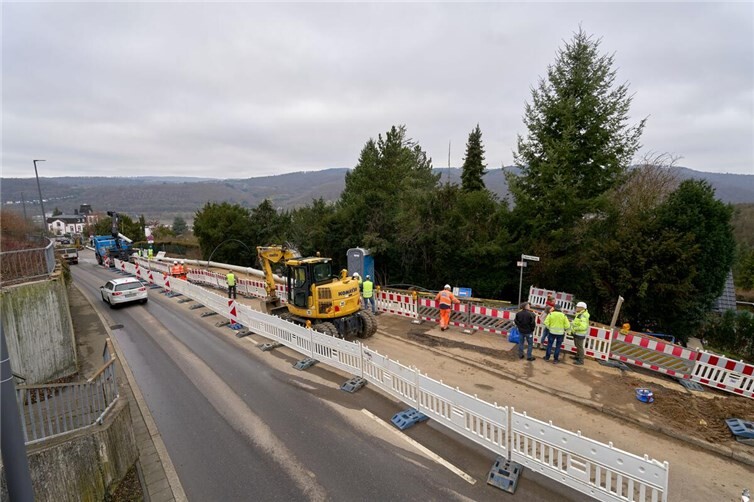 Baustelle im Oberer Charweg in Lahnstein: Hier wurde eine neue Wassertransportleitung eingezogen.