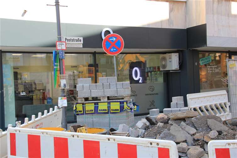 Baustelle in der Poststraße: Den Anliegern fehlt das Verständnis für die erneuten Verzögerungen.  Foto: GS