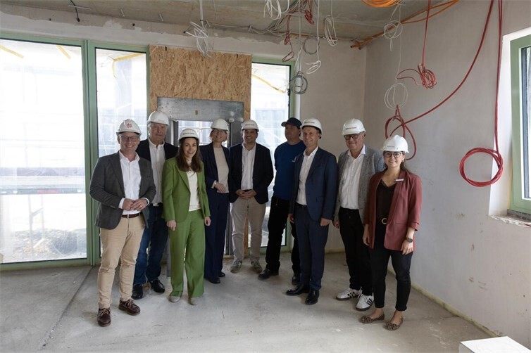 Baustellenführung durch den Rohbau.