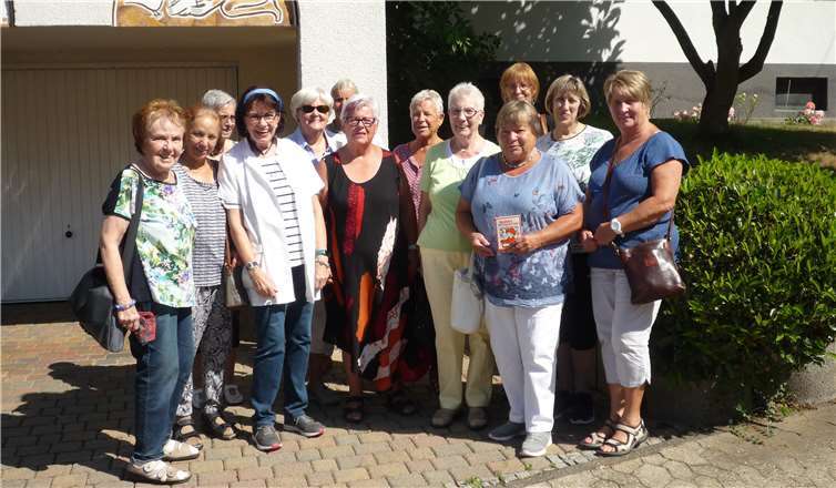 Zu Besuch bei Beate Heinen Beate Heinen gestattete der Gruppe einen Einblick in ihr privates Leben. Privat