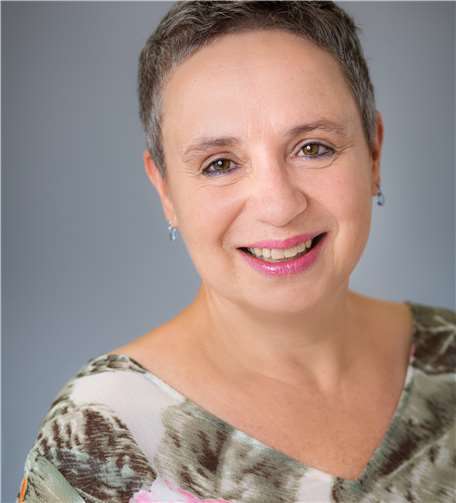 Beate Ort veröffentlichte das autobiografische Werk „Prognose sieben vor zwölf“, in dem sie über ihre Krebserkrankung spricht.Foto: Photographie Christiane Pitzen, Niederzissen / Rodder