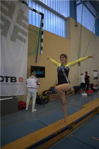 Beate Wingender an der Bank.