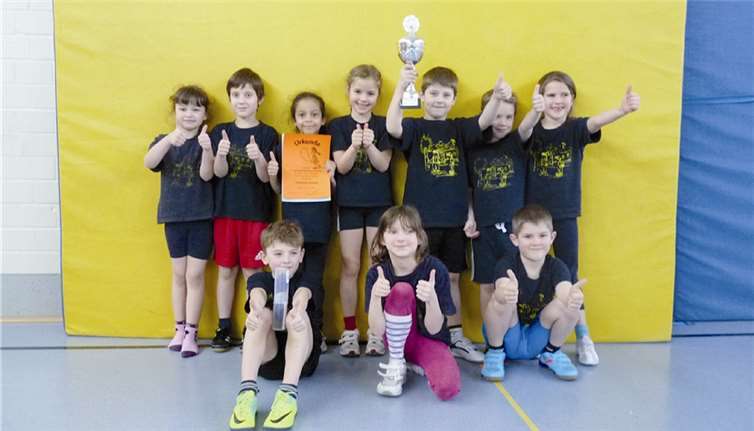 Beatrice Fink, Frederick Takacs, Emmily Ewert, Theresa Verrelli, Leon Barthel, Simon Volk, Clara Bartolomei (oben, v. l.), Jasper Stettler, Emily Michels, Max Weber (unten, v. l.).privat