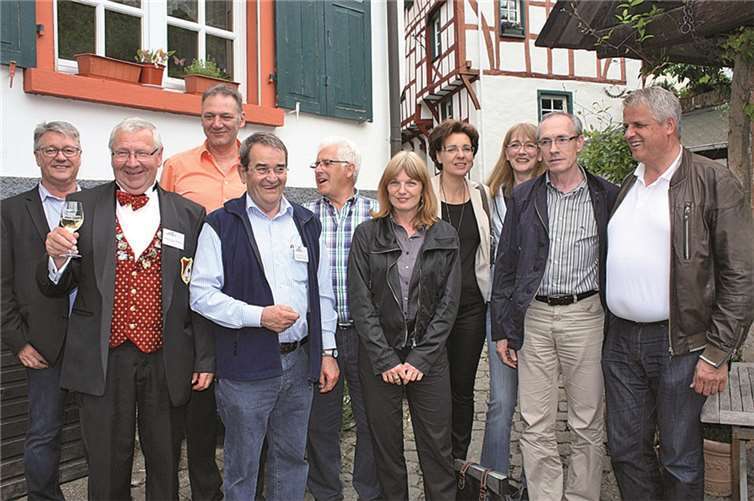 Beatrix Drago, Hartwig Wetschko und Helmuth Innerbichler im Kreise der Bürgermeister und Organisator Nikolaus Pellio. Links: Dietmar Geiß-Skär vom Ministerium des Innern, für Sport und Infrastruktur.privat