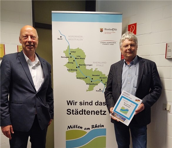 Beauftragter für die VG Bad Hönningen Reiner W. Schmitz und 1. Beigeordneter der VG Unkel Dr. Jörg Scheinpflug im Austausch. Foto: privat