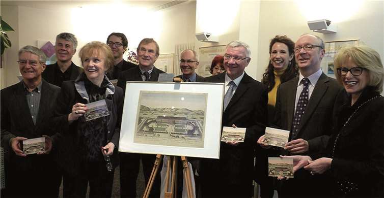 Becker Hörakustik präsentierte die 59. limitierte Edition seiner Postkarten-Serie „Koblenz á la carte“ mit dem Abdruck eines Kupferstiches von G. B. Probst. Brigitte Hilgert-Becker (3. v. l.) präsentierte mit Oberbürgermeister Hofmann-Göttig (4. v. r.) die neue Bildpostkarte. BSB