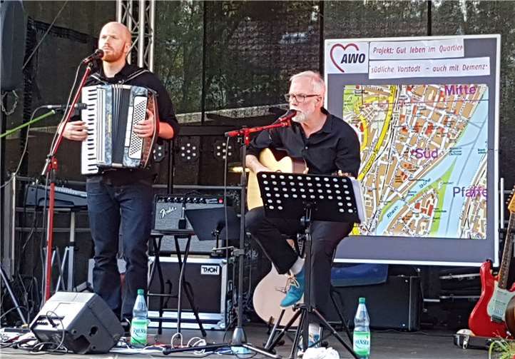 Becker und Becker begeisterten mit ihrem großen Repertoire, das von Liedermachern bis zu Rock reichte. privat