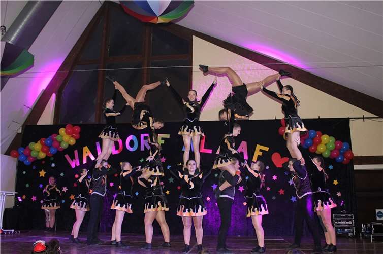 Fastelovendszauber begeisterte die zahlreichen Jecken Beeindruckend war die Tanzshow der Vulkangarde der Jeläse Jecke. Fotos: WER