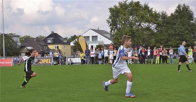 Beeindruckende Leistungen zeigten auch die Mädchen und setzen so manchen männlichen Spieler ganz schön unter Druck.