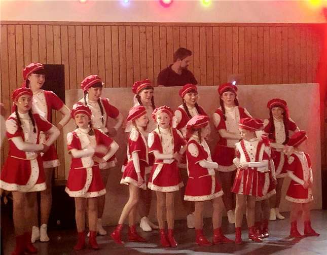 Beeindruckende Tanzvorführungen boten die eigene Mini- und Kindergarde und die großen Garde des LKC. Fotos: privat