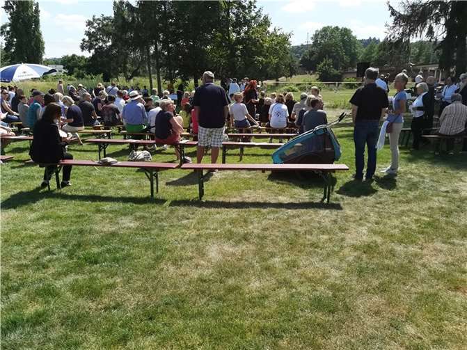 Beeindruckenden Gedenkgottesdienst auf den Wiesen des Freiwegheim und des TV 08.  Foto: BL