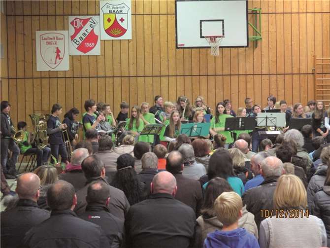 Beeindruckenden Sound boten die erstmals gemeinsam auftretenden Bläserklassen der Realschulen plus aus Nachtsheim und Adenau in der Wanderather Mehrzweckhalle. privat