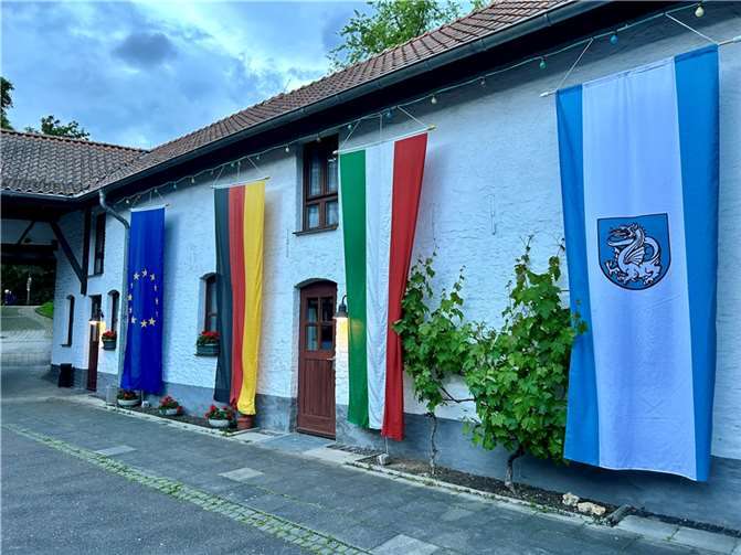 Beflaggung anlässlich der Feierlichkeiten.