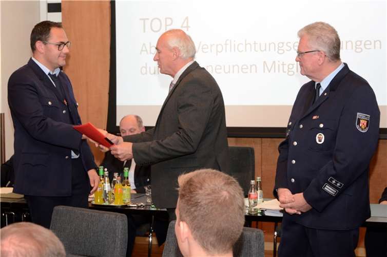 Ehrenabzeichen und Beförderungen Beförderung: LZ Niederwerth: Zum Löschmeister: Dennis Klöckner.