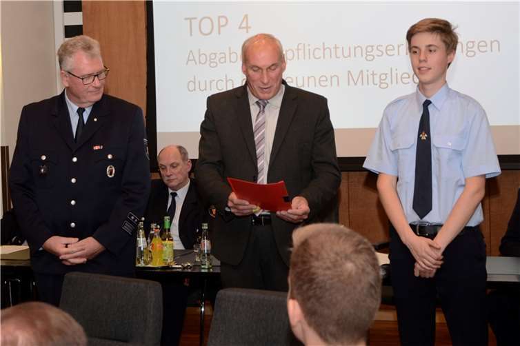 Ehrenabzeichen und Beförderungen Beförderungen: LZ Vallendar: Zum Feuerwehrmann: Thomas Pinger.