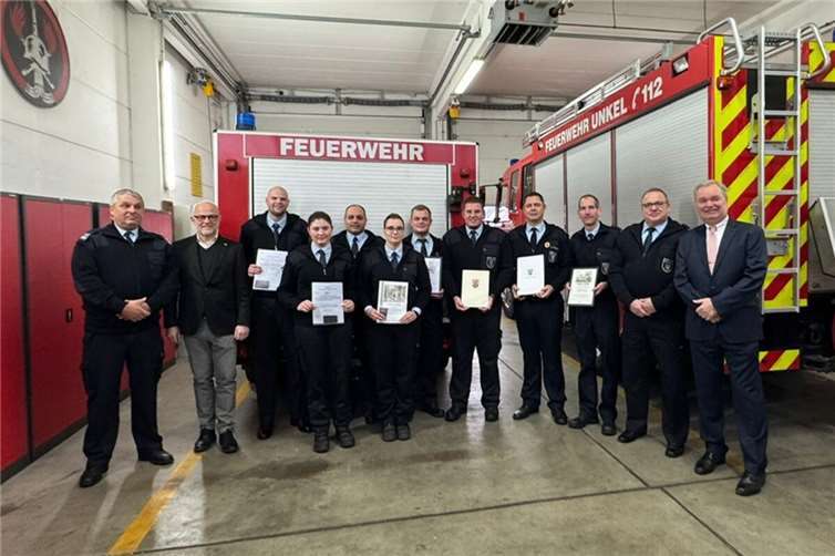 Beförderungen und Ehrungen beim Dreikönigsfrühschoppen der Frewilligen Feuer.Foto: FF Unkel