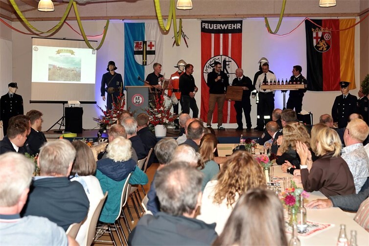Befreundete Feuerwehren und Vereine gratulierten