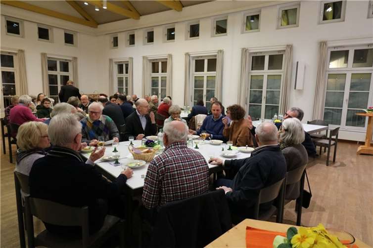 Auf dem Weg in die neue Pfarrei St. Lukas Begegnung der Ehrenamtlichen in der Pfarrbegegnungsstätte Herz Jesu. Foto: privat