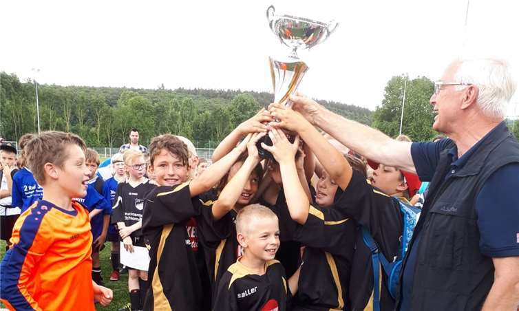 Begeistererung beim Jungen-Team der GGS Sürster Weg über den Pokalgewinn.privat