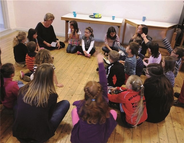 Begeistert hörten die Kinder die Geschichte von Räuber Hotzenplotz zu. privat