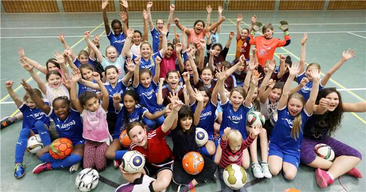 Begeistert waren die Nachwuchskickerinnen bei der Sache. privat