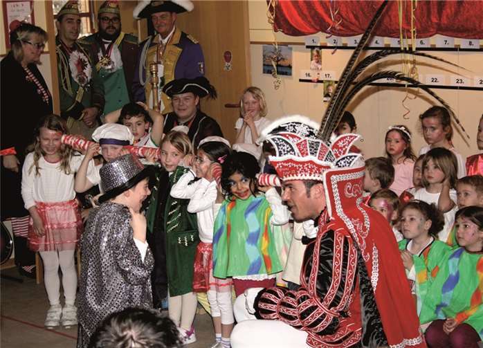 Begeistert wurde Prinz Peter mit Gefolge im Mendiger Kindergarten „Zauberwald“ empfangen, und genauso begeistert mischte sich die Tollität unter die kleinsten Jecken. privat