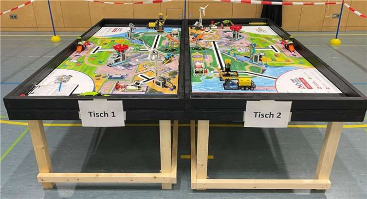 Begeistert wurden die neuen Spieltische angenommen.  Foto: SMS