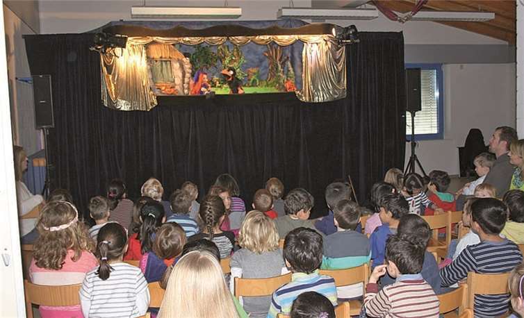 Begeisterte Kinder beim Puppentheater. Stadt Meckenheim
