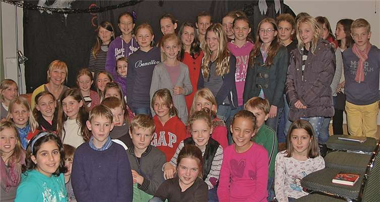 Begeisterte Teilnehmer umringten Franziska Gehm (2.v. l; sitzend).Privat