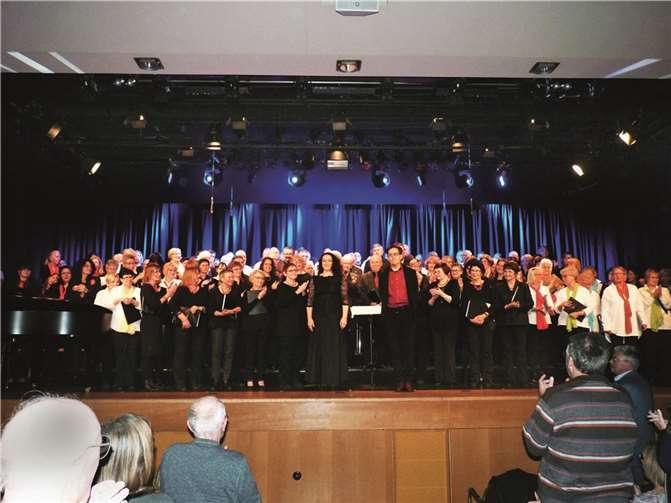 Begeistertes Publikum beim Chorkonzert in der Laacher-See-Halle in Mendig. Foto: FRE