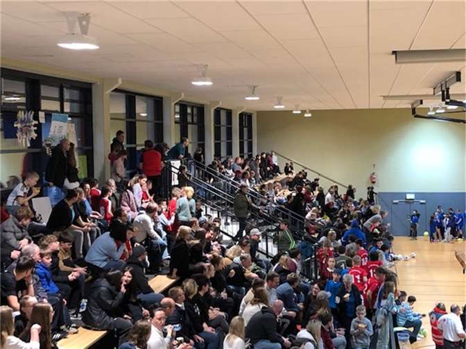 Begeisterung auf vollen Rängen.