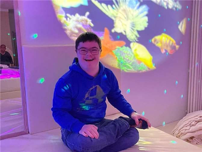 Begeisterung im Snoezelenraum.