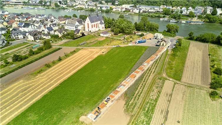 Beginn der Bauarbeiten für den zweiten Düker von Niederwerth nach Vallendar.  Foto: Sascha Ditscher/evm