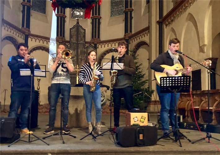 Begleitet wurden die Sänger auch von Mitglieder der Band „JetztOderMorgenFrüh“.