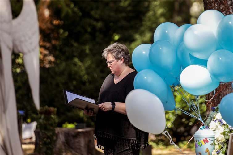 „Begleitung auf einem besonderen Weg – aber wie?“ ist die Überschrift, unter der sich Referentin Birgit Rutz dem Thema „Sterben und Tod rund um die Geburt“ widmet.  Foto: Stefan Wiede