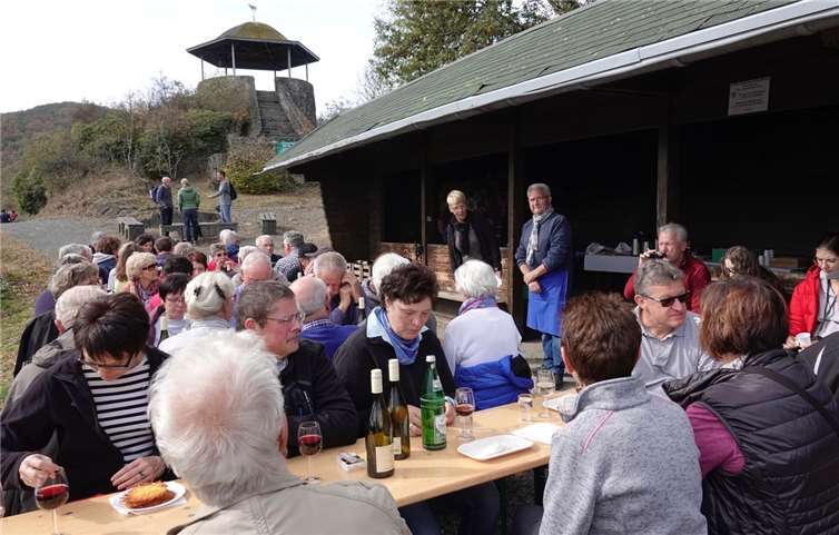 Begrüßung auf der „Bunten Kuh“ durch die Vorsitzenden Annette Sebastian und Edgar Flohe.Foto: privat