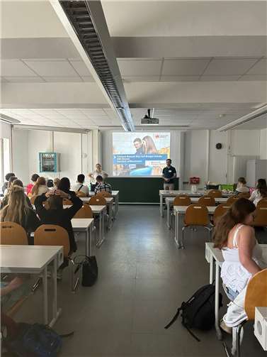 Begrüßung der Schülerinnen und Schüler der BBS-Mayen.  Foto: privat