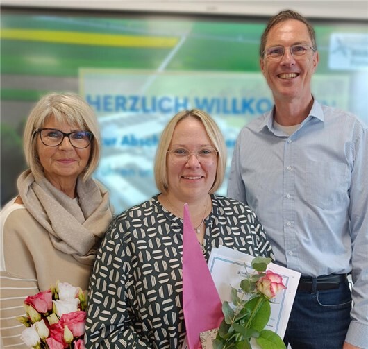 Begrüßung der neuen Pflegemanagerin Anne Kron (Mitte) durch Einrichtungsleiter Hans-Peter Mayer und Vorgängerin Ulla Schlöffel. Foto: Dr. Natalie Waldforst