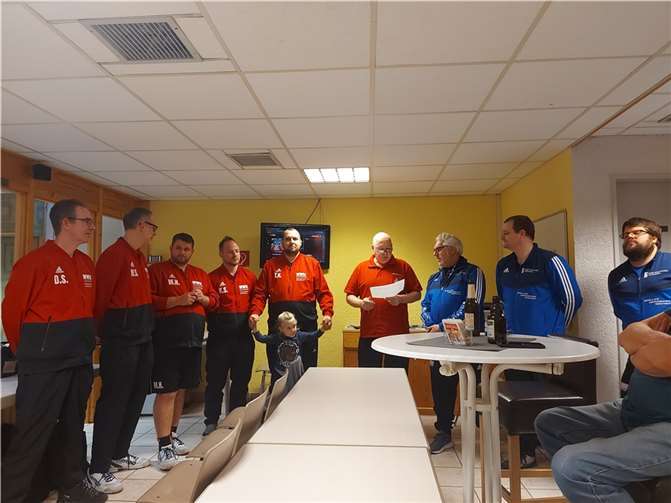 Begrüßung des KSV Stromberg 1 und des KSC Hütterdorf 2 durch den Schiedsrichter Thomas Reckmann (KSV).  Foto: privat